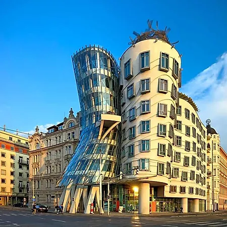 فندق Dancing House - Tancici Dum 4*
