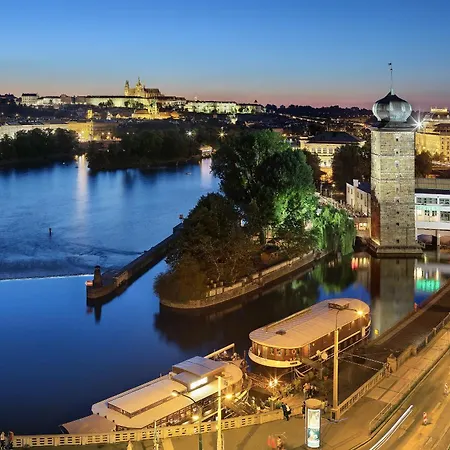 Dancing House - Tancici Dum 4* Prag