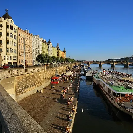 Dancing House - Tancici Dum Hotel Prag