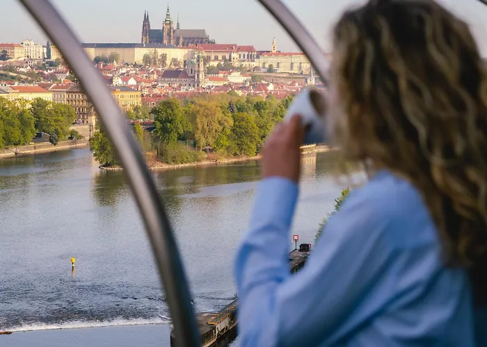 Dancing House - Tancici Dum Hotell
