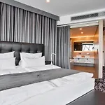 Dancing House - Tancici Dum 4*