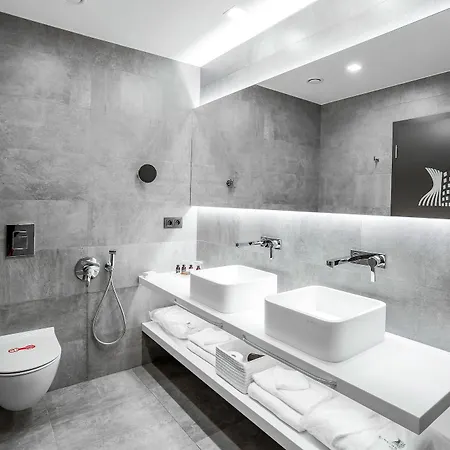 Hotel Dancing House - Tancici Dum 4*