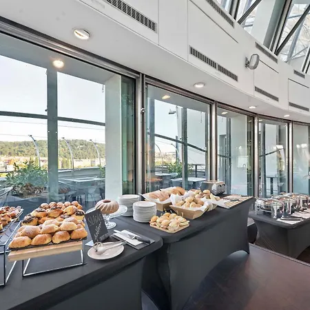 Dancing House - Tančící Dům Hotel 4*