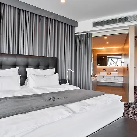 Dancing House - Tancici Dum 4*