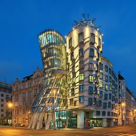 Dancing House - Tančící Dům 4*